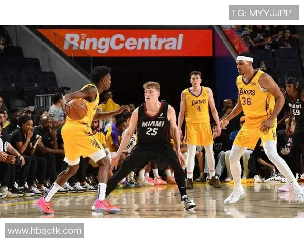 2015至2016赛季湖人与勇士的激烈对决与篮球盛宴回顾 2015至2016赛季湖人与勇士的激烈对决与篮球盛宴回顾